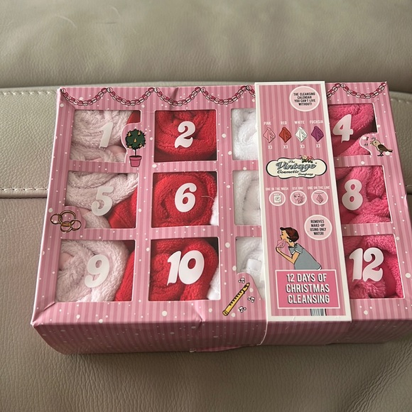 THE VINTAGE COSMETIC COMPANY 12 DAYS OF CLEANSING CLOTHS - Picture 1 of 6